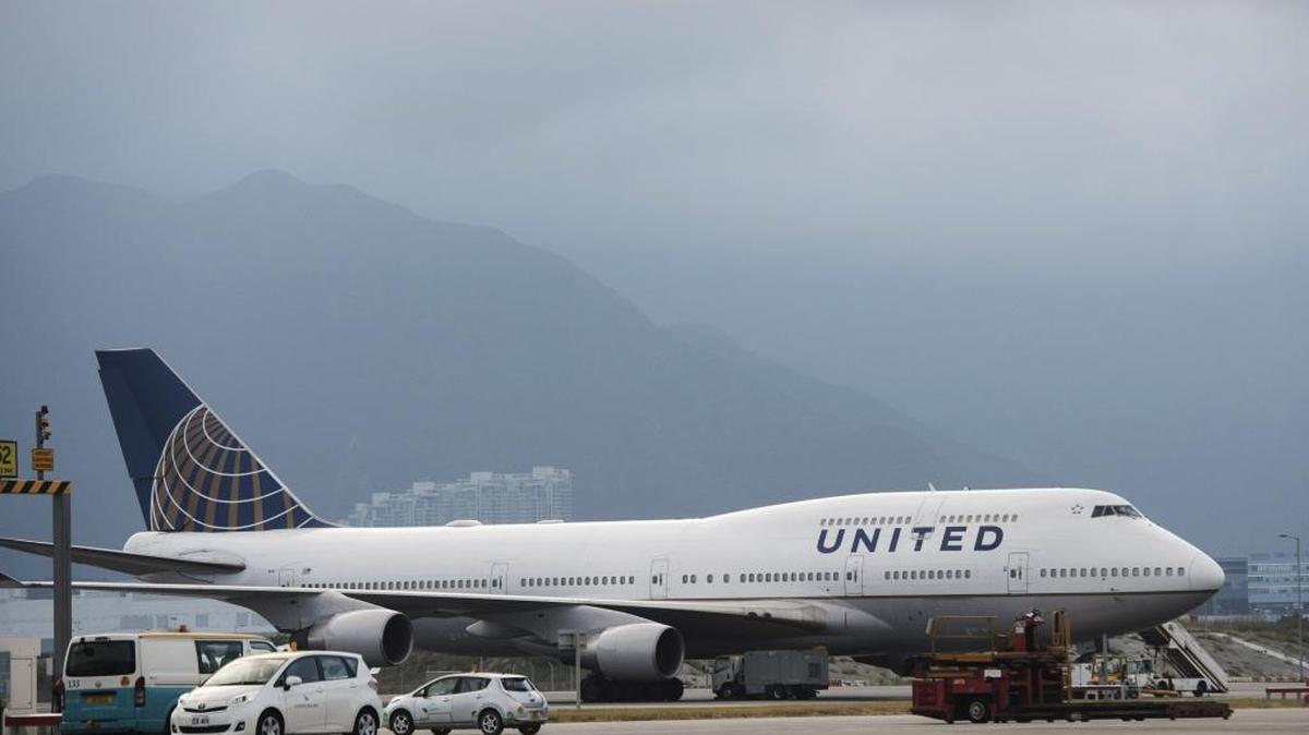 A United Airlines plane on the tarmac at Hong Kong International Airport in Hong Kong, China, on Nov. 15, 2015.