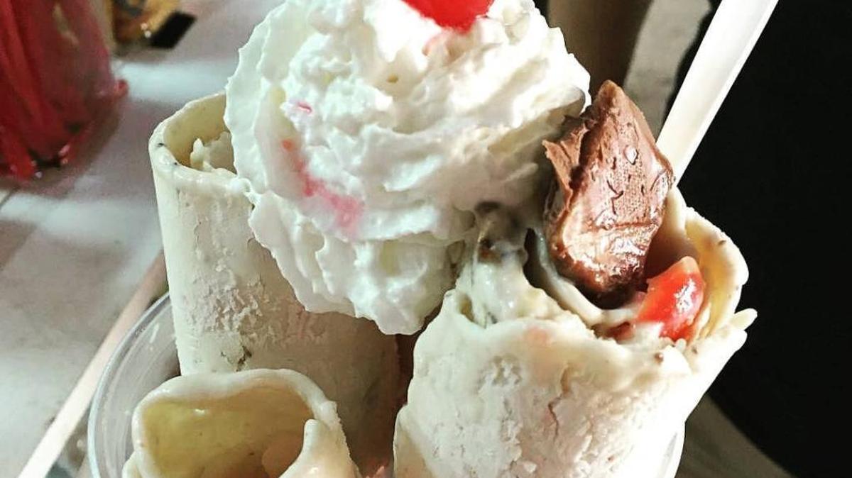 An example of ice cream rolls.