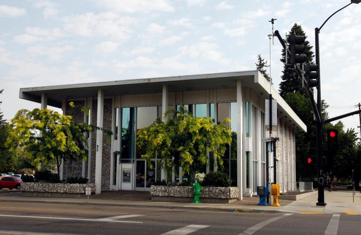 A work of midcentury architecture, the former Home Federal bank building makes use of steel panels, concrete arcades and glass curtain walls.