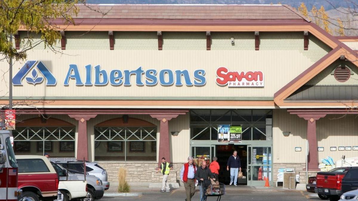 Albertsons began in 1939 at 16th and State streets, the site of this successor store.