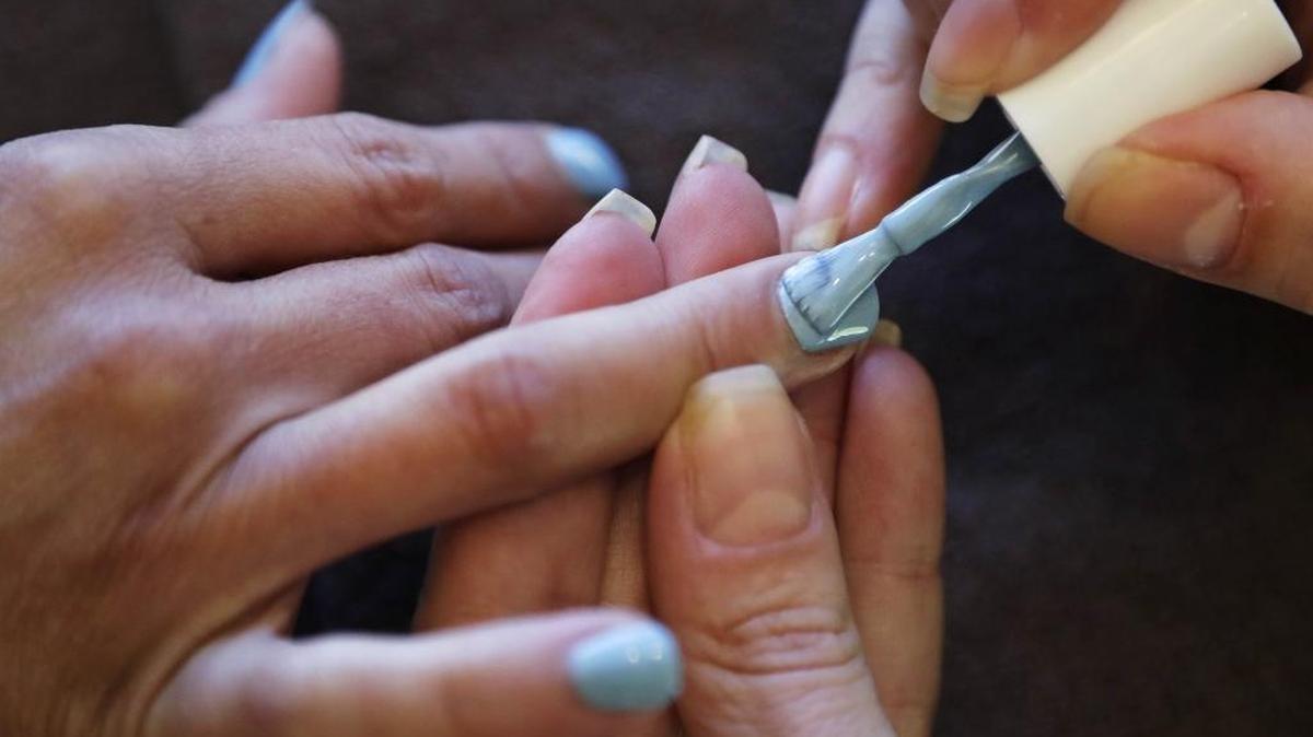 Inspectors from the Idaho Bureau of Occupational Licenses evaluate every shop in the state. You can file a complaint with the IBOL, and it’ll investigate on behalf of the cosmetology board. Call 208-334-3233 or email investigators at inv@ibol.idaho.gov to request a complaint form.