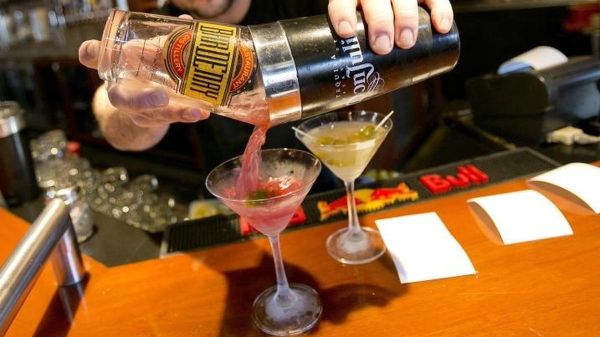 Bardenay bartender Craig West pours a cosmopolitan during lunchtime at the restaurant in Downtown Boise.