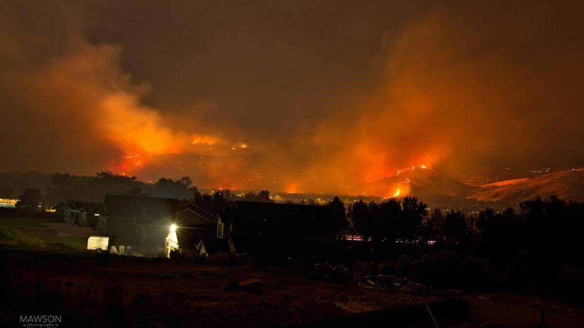 A wildfire burns in the foothills in southeast Boise near Table Rock.