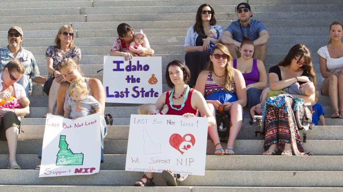 Idaho Moms for NIP (nursing in public) protested on the Capitol in 2015 because Idaho is the last state to protect mothers from being charged with indecency. The State Legislature will introduce a bill to start to change that.