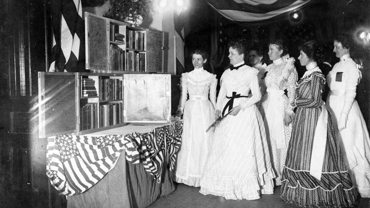 The Columbian Club’s traveling library from 1899.