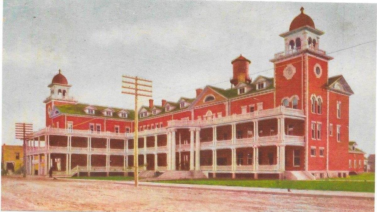 The Dewey Palace was Nampa’s most notable landmark. Many still miss it.