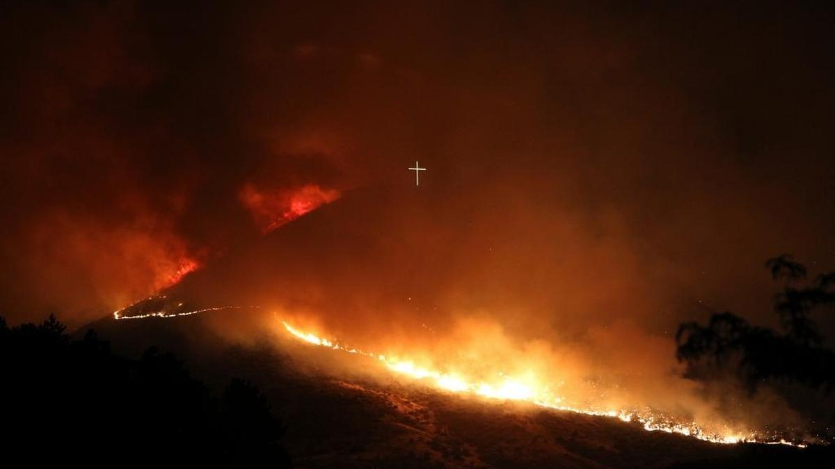 A wildfire fire burns near the Table Rock cross in Boise in the early morning hours of June 30th, 2016. A U.S. Bureau of Land Management grant to the city of Boise is aimed at keeping fire from crossing between the Boise’s developed areas and the wild lands just outside city limits. Ada County prosecutors say they have a witness who can identify the man who caused the Table Rock fire.
