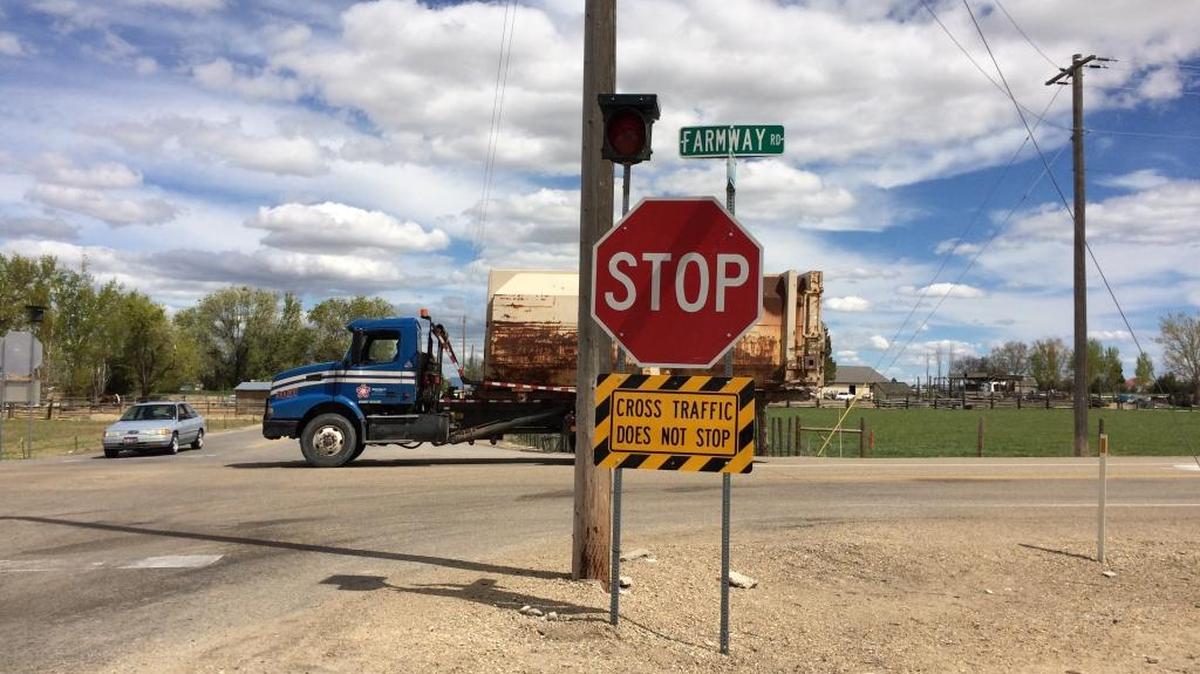 Canyon Highway, District crews installed flashing lights on Homedale Road at Farmway Tuesday afternoon and plan to install flashers 400 feet before the intersection on Farmway later this week in response to two fatal accidents at the intersection within three weeks.