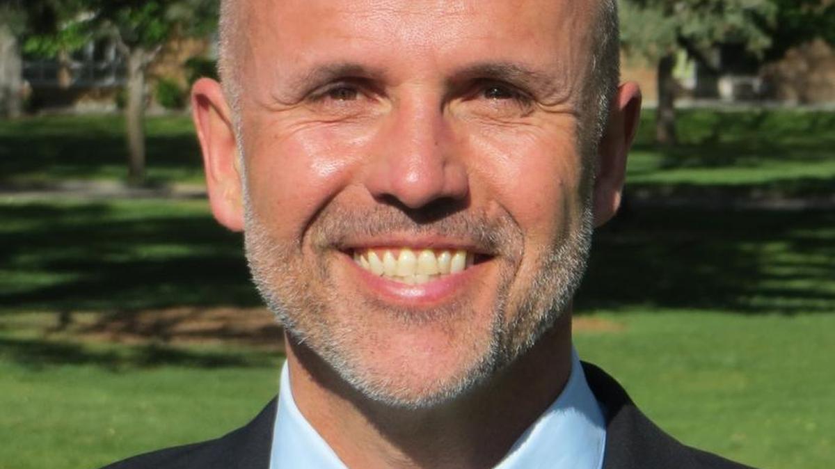 Dr. Michael Minas