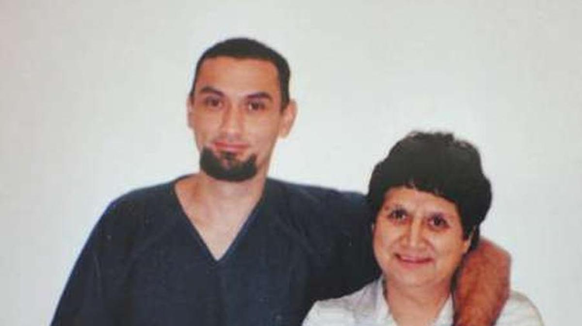 Chris Tapp with his mother, Vera Tapp, during a prison visit