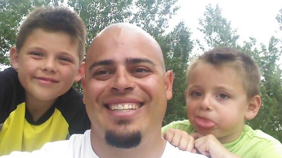 Joshua Warren was devoted to his sons Joshua Jr., left, and Leeland, family members say.