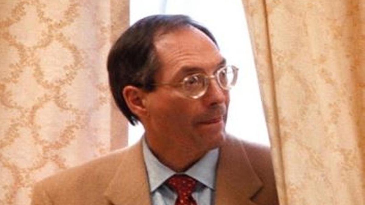 Stephen Barton, then Idaho Fish and Game budget chief, at an Idaho Legislature committee hearing in 1999.