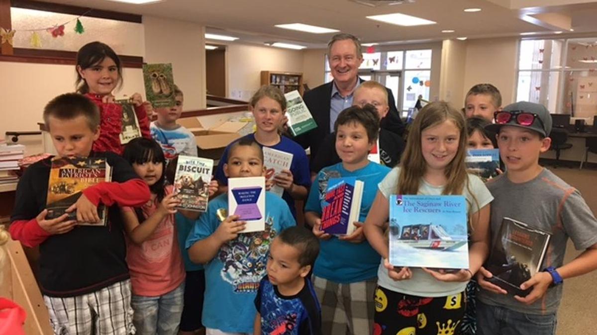 U.S. Sen. Mike Crapo donated 100 books from the Library of Congress to the Payette Library on Thursday.
