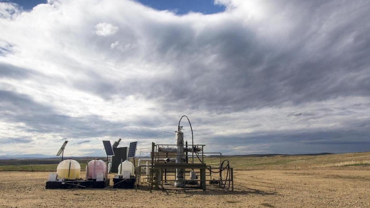A pump sits east of Payette.