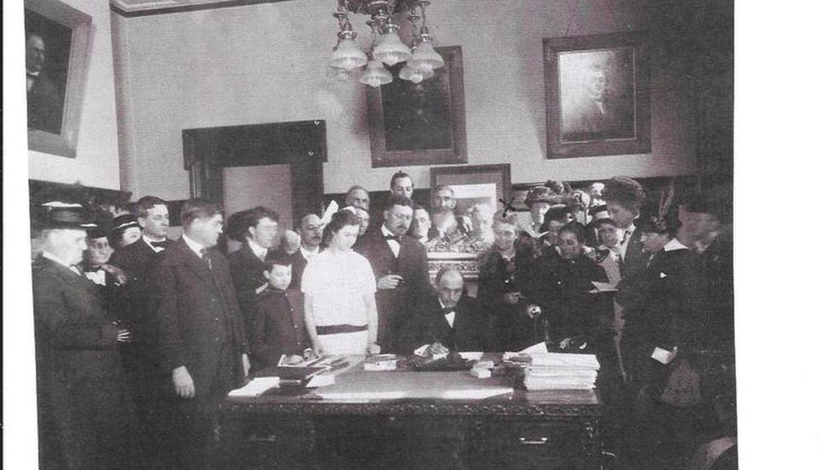 Gov. Moses Alexander signs prohibition into law in the state of Idaho in 1916.