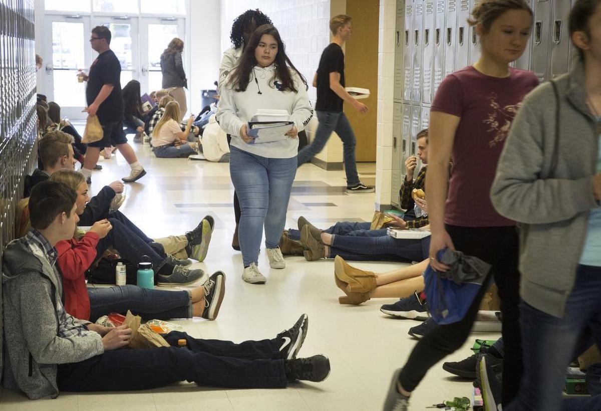 Mountain View High School opened at capacity in 2003 with 1,801 students. Its enrollment in 2020 was 2,232.