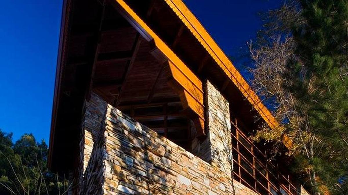 The Archie Teater Studio is a 2,000-square-foot one room studio/residence designed by Frank Lloyd Wright in 1952. The floor plan of the house is based on a parallelogram. Angled walls and a sloping roofline create shapes reminiscent of a ship’s prow. The home is the subject of “Modern Masters” on March 19.