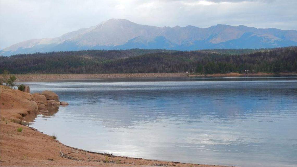 It took rangers several hours to find the body of a man who was knocked into frigid water by high winds on a massive reservoir in Colorado, officials said.