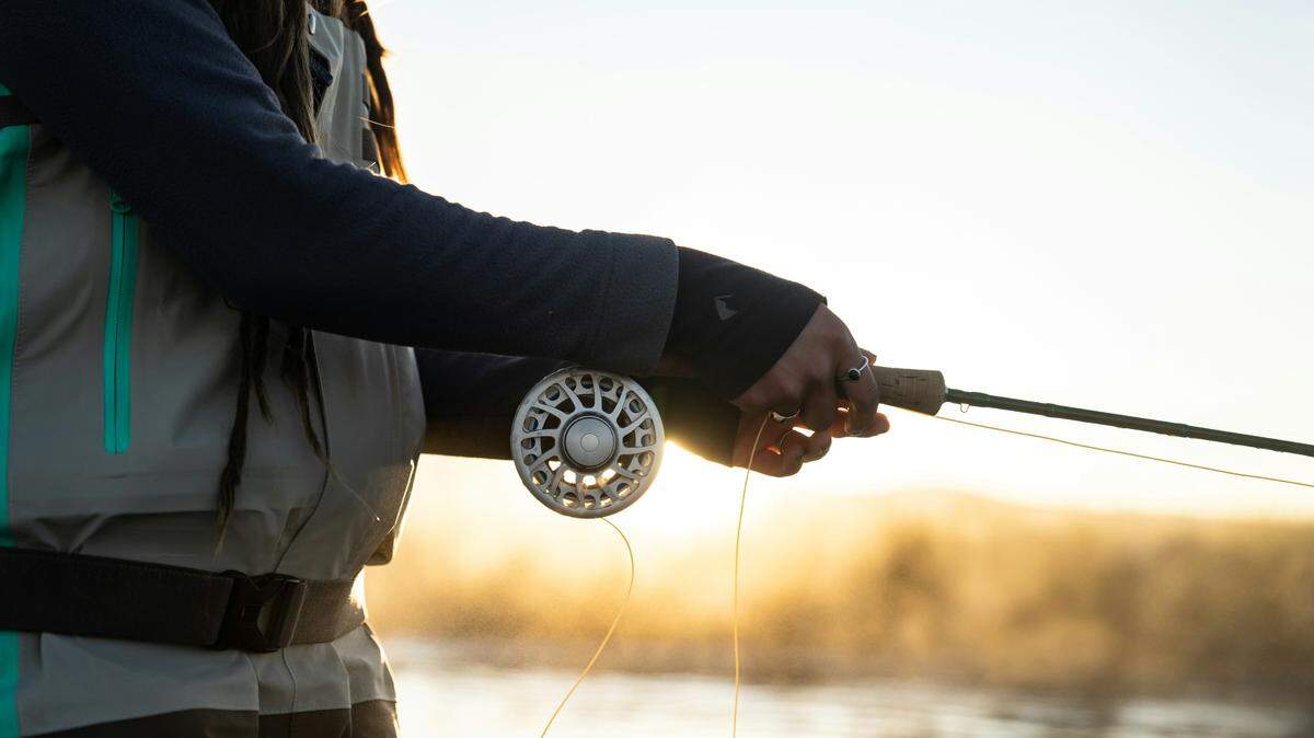 An angler pulled an unconscious man from a river and tried to save him before he died in Colorado.