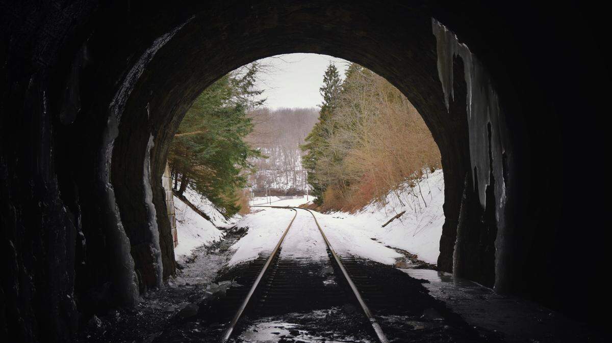 A group of hikers tried to help after a rock fell on a fellow hiker’s head inside a railroad tunnel in Idaho, officials said.