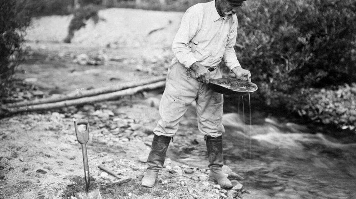 In early Boise, many thieves were lurking, and gold dust and cash were popular targets