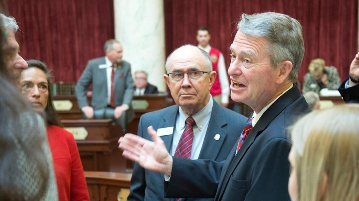 Lt. Gov. Brad Little speaks with Senate leadership shortly before the end of the 2017 legislative session.