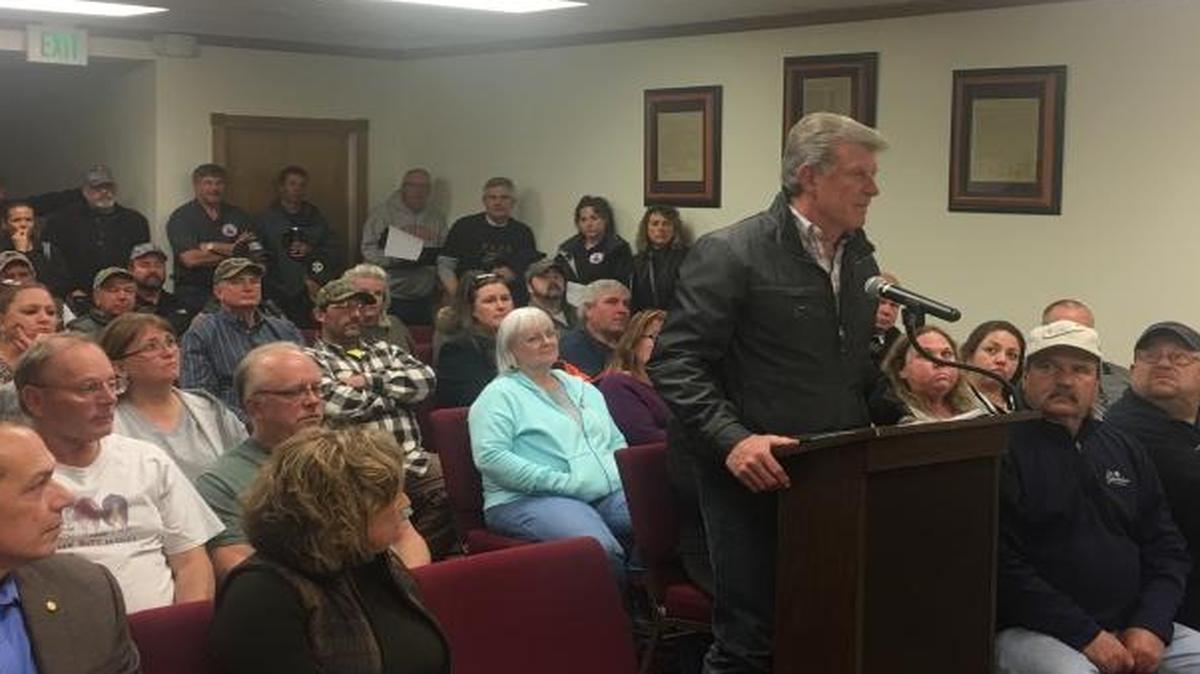 Gov. Butch Otter, standing at podium, at a special Sunday evening meeting of the Weiser City Council.