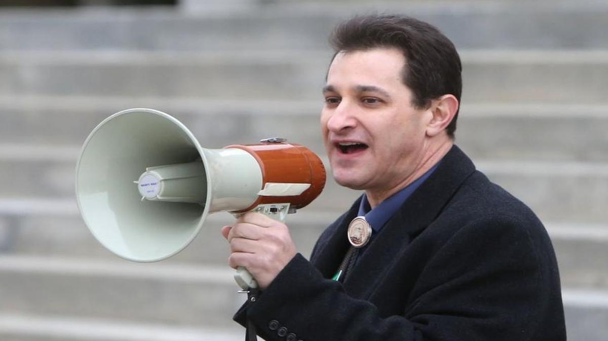 Idaho Freedom Foundation President Wayne Hoffman addresses gun advocates at a Statehouse rally in 2014.