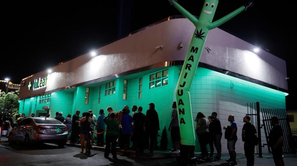 People line up at the NuLeaf marijuana dispensary in Las Vegas on July 1, 2017.