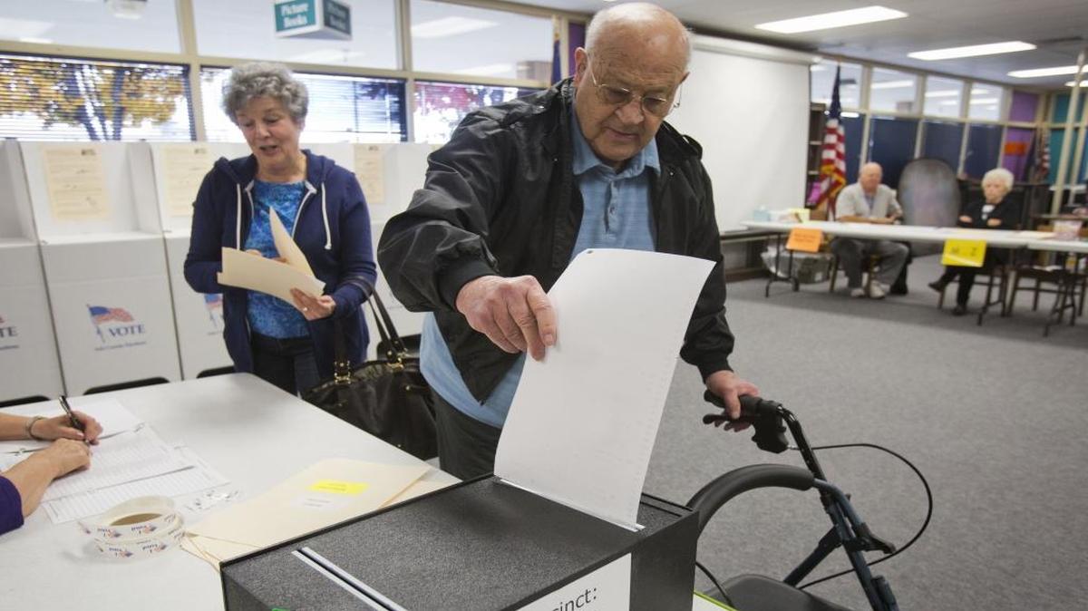 Bill and Carolyn Reese vote at Lowell Scott Middle School in Boise in November 2015.