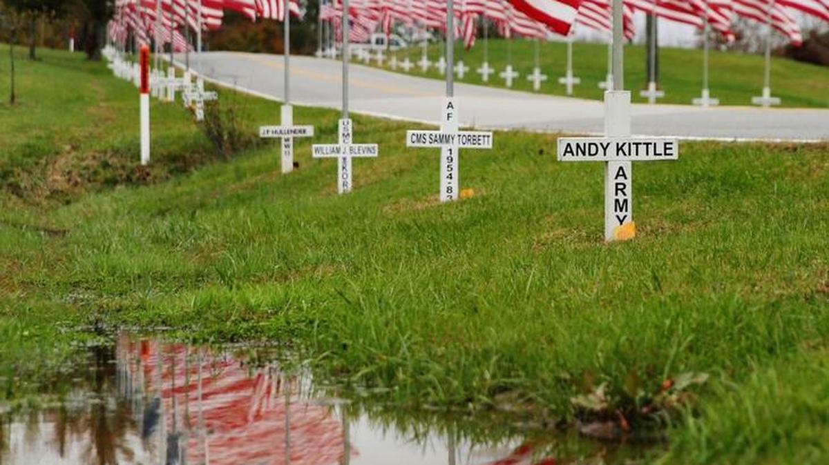 Twice each year, the week before Memorial Day and the week before Veterans Day, volunteers place American flags along in Ringgold, Ga.’s streets and highways to honor veterans.