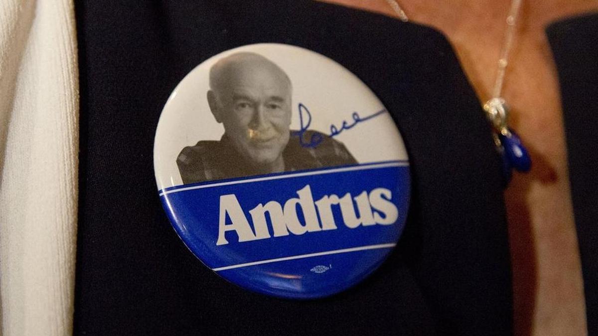 Cecil Andrus was the right leader for Idaho at the right time, writes Christopher Volk. Pat Johnson wore this autographed campaign button from Gov. Andrus’ 1986 campaign, displayed at his memorial service at Boise State Aug. 31.