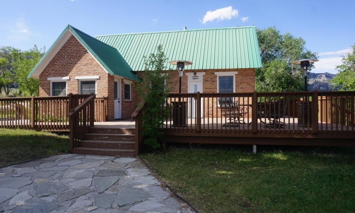 The Lodge at Castle Rocks State Park sleeps eight.