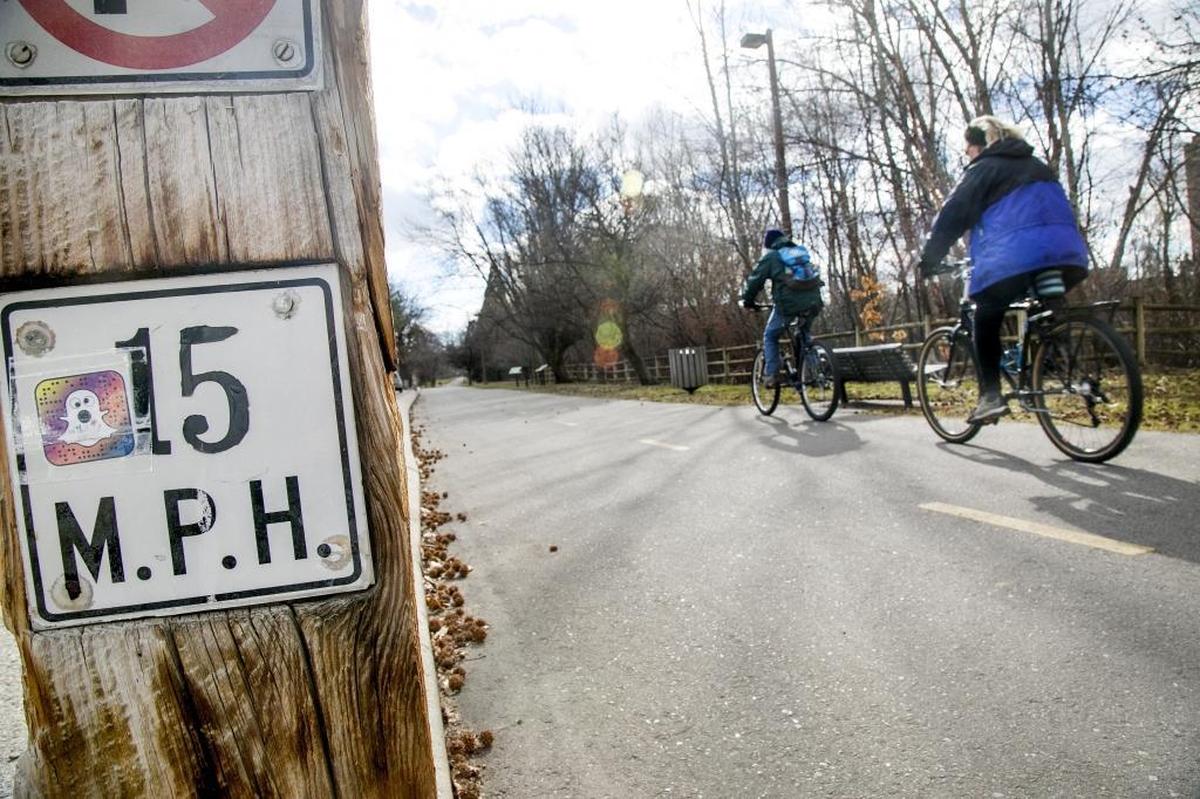 Only Class 1 and 2 e-bikes are allowed to use the bike lane in Washington state.