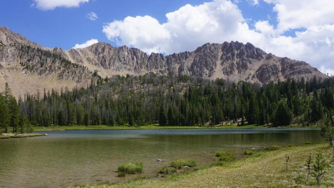 It’s a rough road but easy hike to Idaho’s Fourth of July Lake