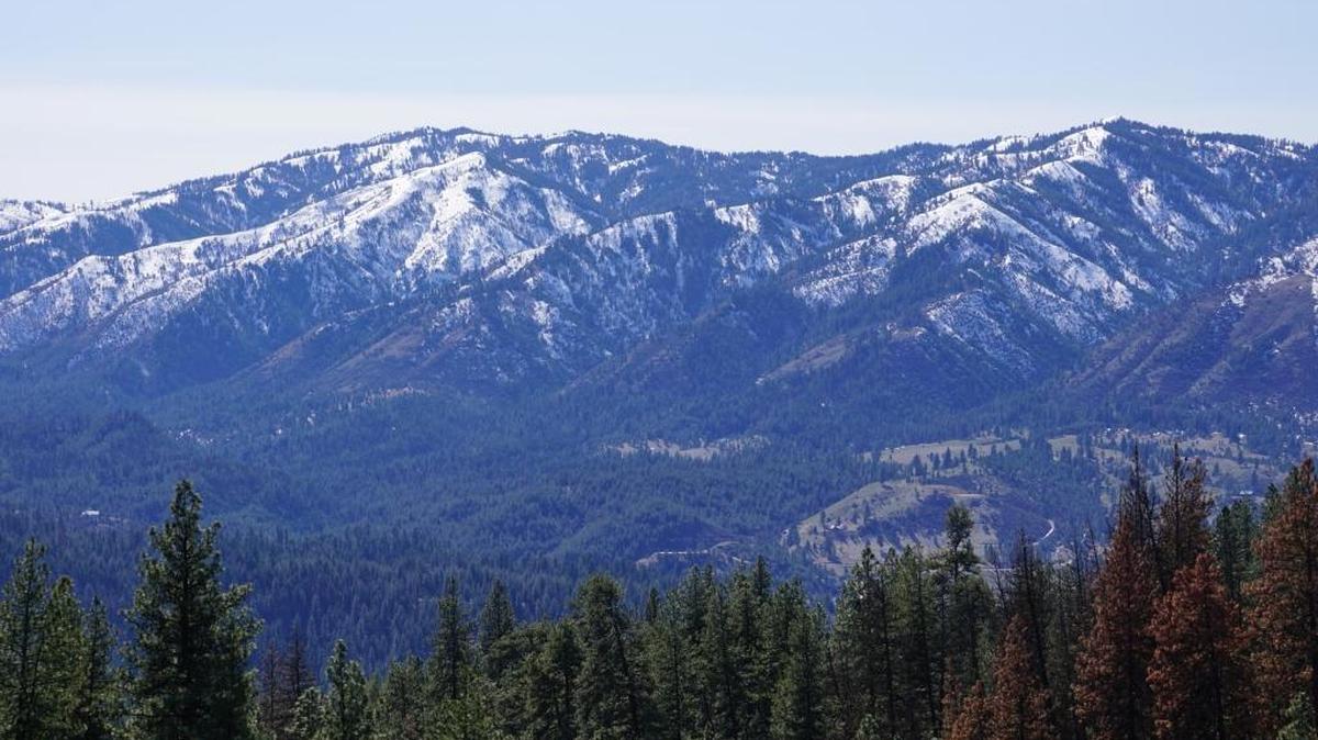 The Station Creek trail provides sweeping views of the valley below and snow-capped, north-facing mountains on the other side.