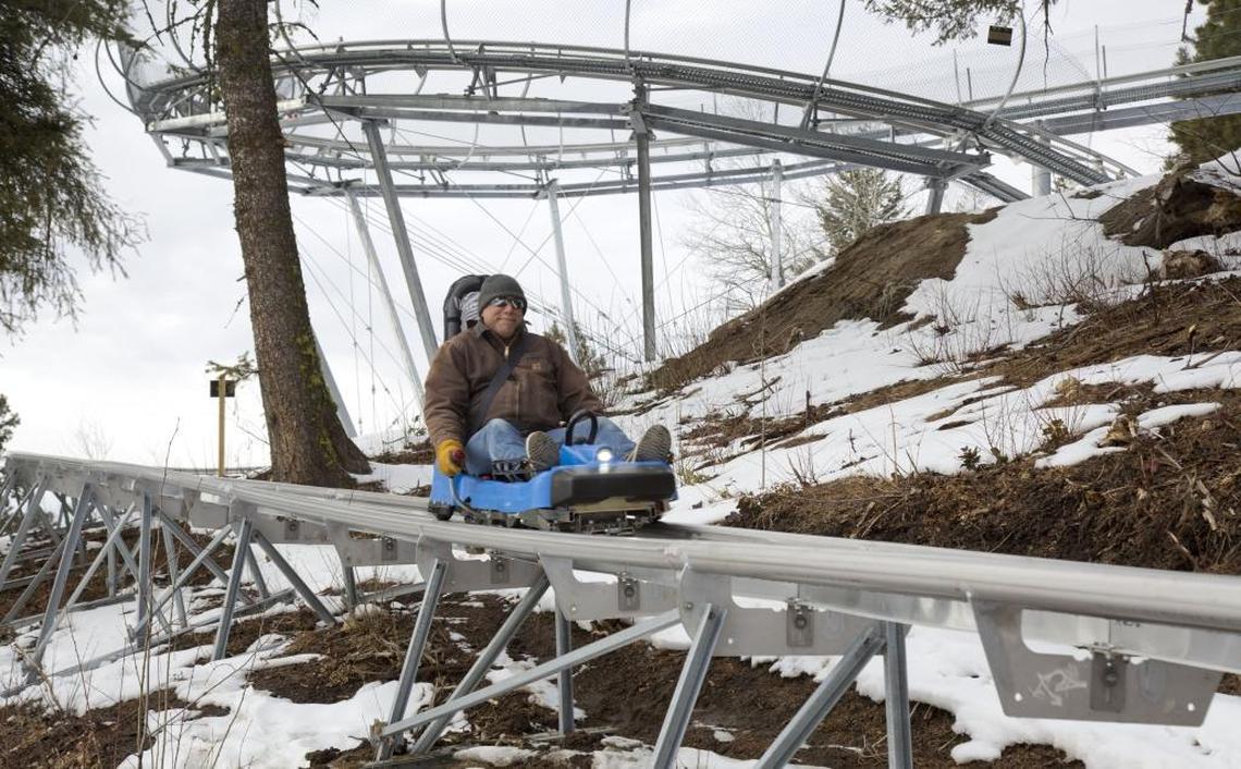 Riders on the Glade Runner control their speed by pushing two handles forward to release the brakes or pulling back to slow down.