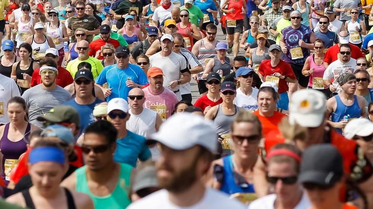 More than 2,400 runners and walkers head up Reserve Street in Boise after the start of the 13.1-mile race in 2015.