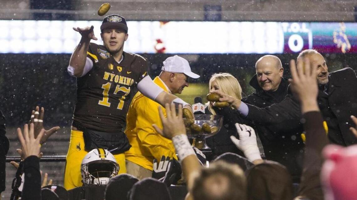 Wyoming’s Josh Allen dishes TD passes, potatoes — and declares for NFL Draft