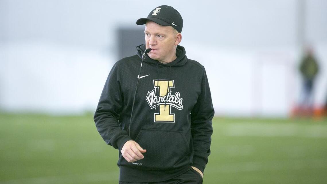 Idaho blows big lead, loses at home; C of I scores 59 in win