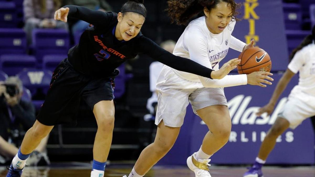 Washington’s Mai-Loni Henson, right, steals the ball from Boise State’s Shalen Shaw in the second half Sunday.
