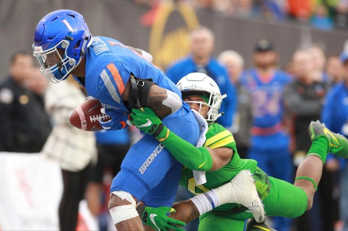 Boise State wide receiver Cedrick Wilson brings in a catch late in the fourth quarter that set up a Boise State touchdown against Oregon in the Las Vegas Bowl.