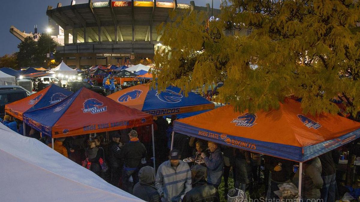 Tailgaters try to keep warm and dry before the start of a late Boise State game against Mountain West foe Wyoming Saturday, Oct. 21, 2017 at Albertsons Stadium in Boise.