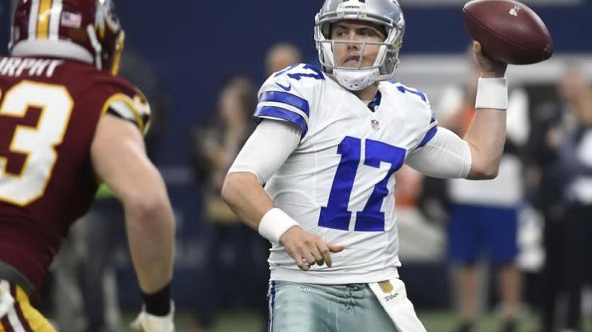 Washington Redskins outside linebacker Trent Murphy applies pressure as Dallas Cowboys quarterback Kellen Moore prepares to throw in the first half Sunday in Arlington, Texas.