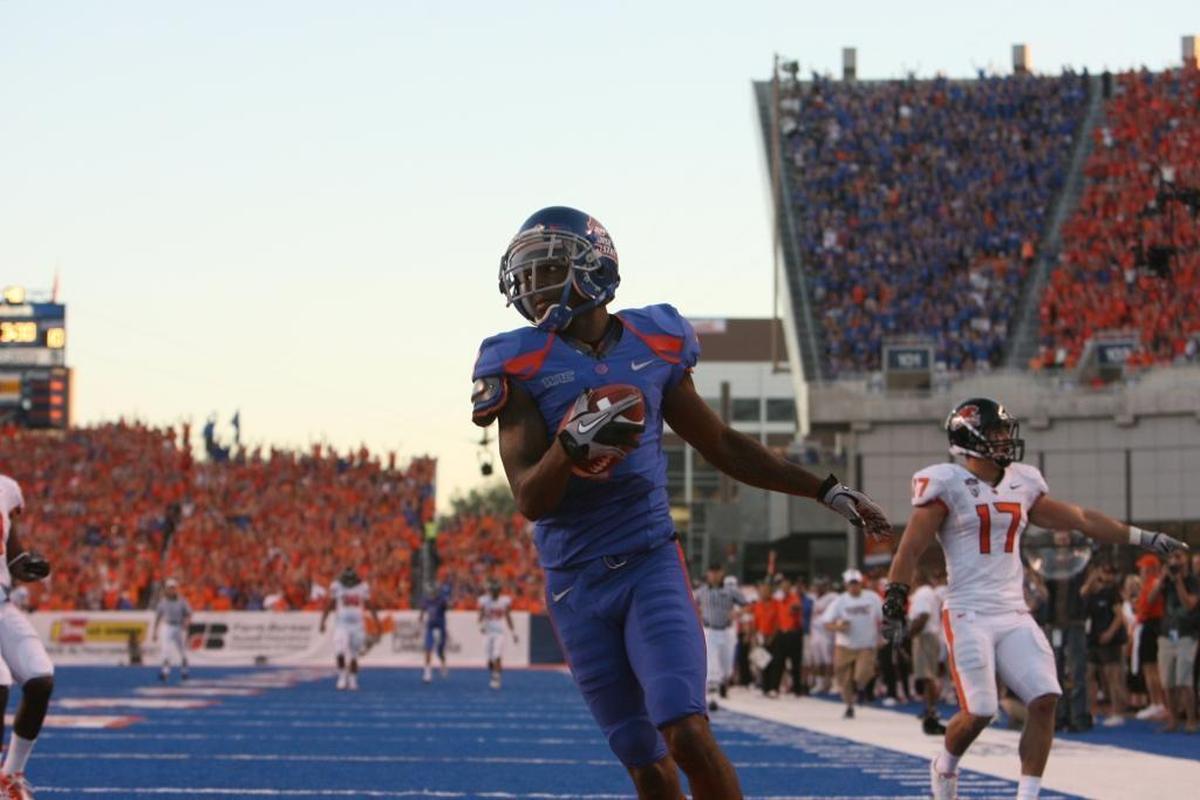 Boise State’s Titus Young scores during the second quarter against Oregon State at Bronco Stadium on Sept. 25, 2010.