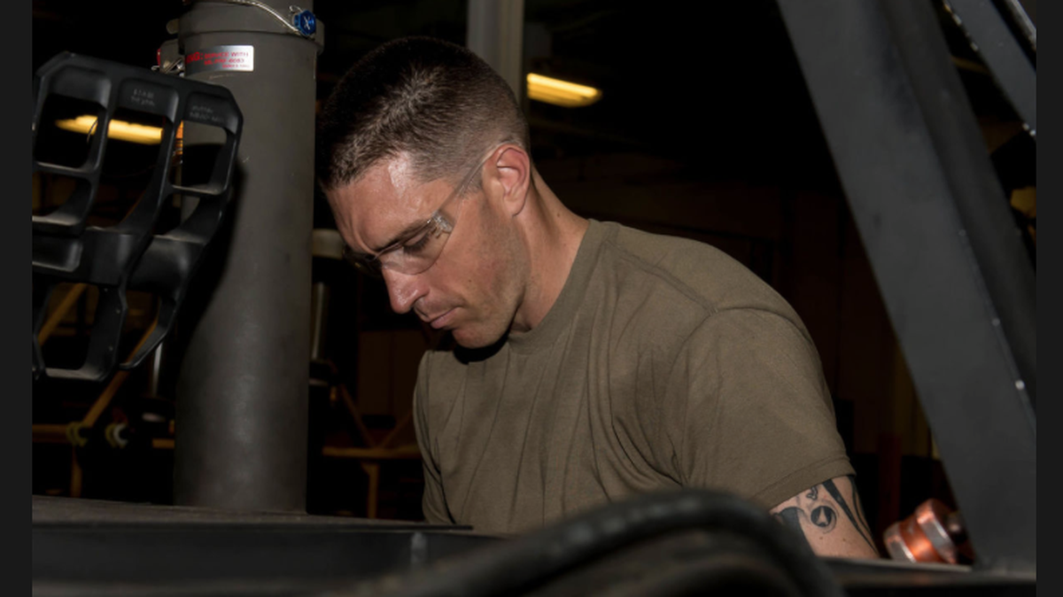 Daryn Colledge has several relatives who served in the military and had a long history of supporting troops as a player. He even traveled to the Norfolk-based amphibious assault ship USS Kearsarge while it was deployed to the Red Sea in 2011 following Green Bay’s Super Bowl victory over the Pittsburgh Steelers.
