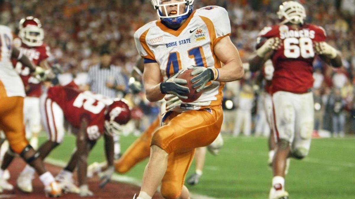 Boise State tailback Ian Johnson scores the winning 2-point conversion in overtime of the 2007 Fiesta Bowl against Oklahoma.
