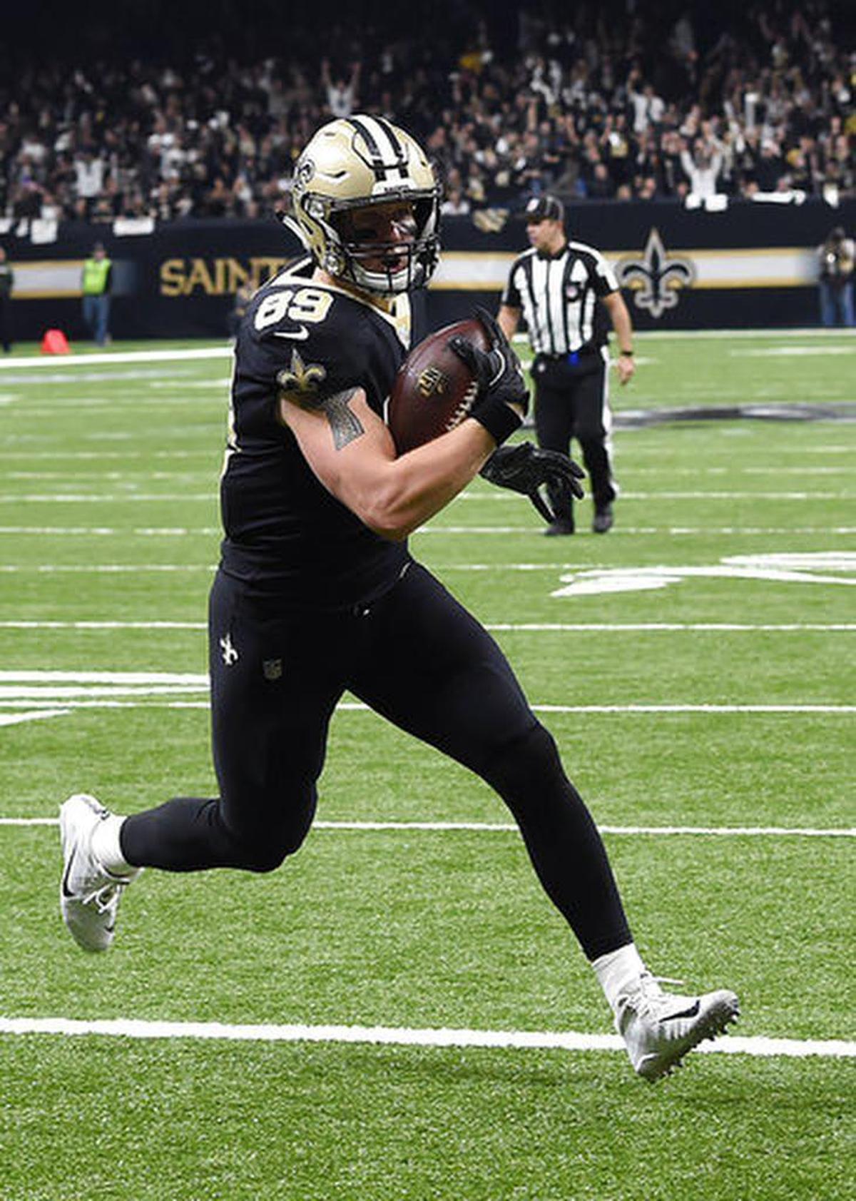 New Orleans Saints tight end Josh Hill (89), crosses the goal line on a touchdown reception in the first half of an NFL football game against the Carolina Panthers in New Orleans, Sunday, Jan. 7, 2018. (AP Photo/Bill Feig)