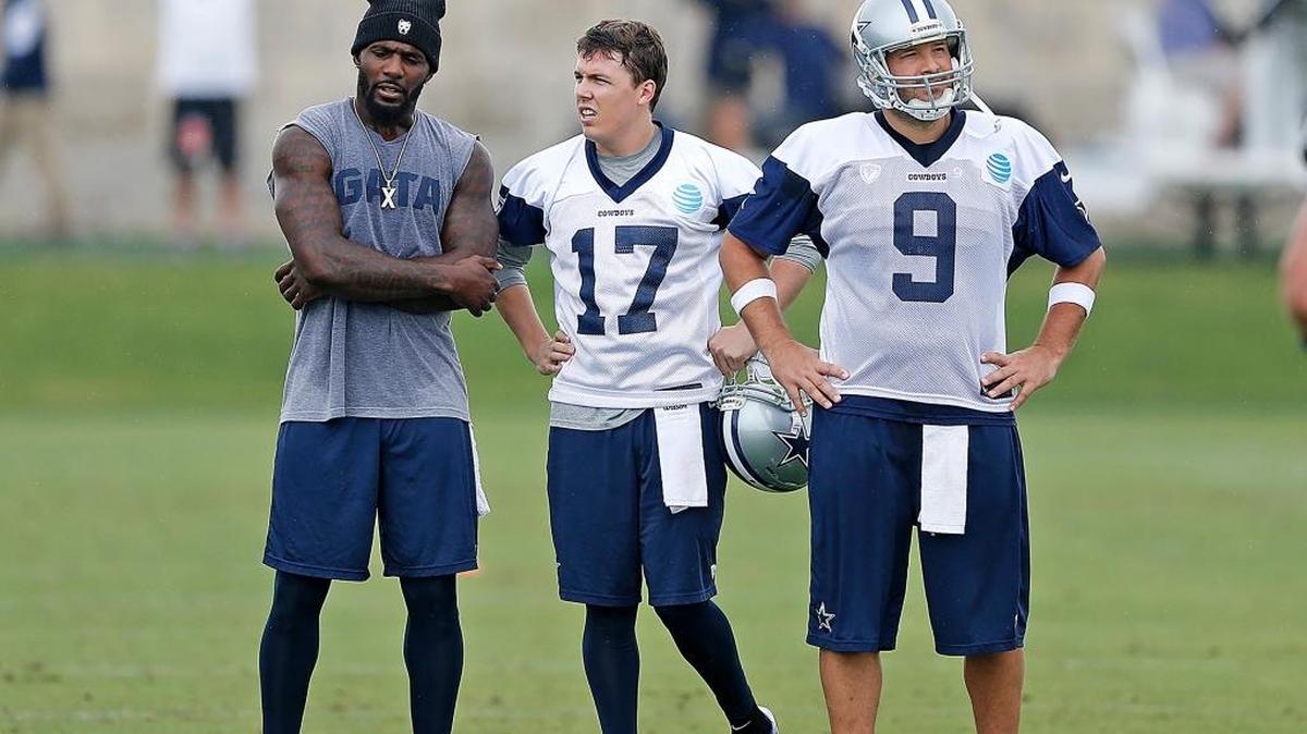 Dallas Cowboys quarterback Kellen Moore is flanked by wide receiver Dez Bryant (left) and starting quarterback Tony Romo (right) during a practice this month in Irving, Texas.