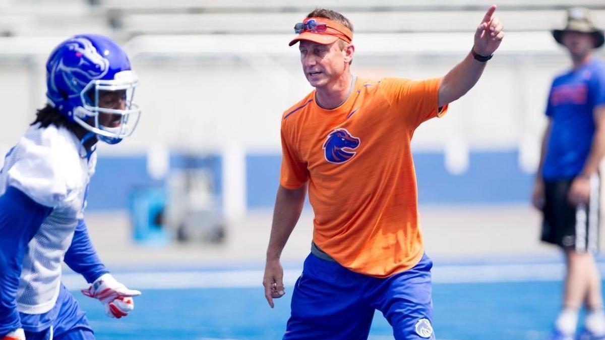 Wide receivers coach Eric Kiesau instructs players during Boise State football practice at Albertsons Stadium on Aug. 9, 2017. Kiesau, along with offensive line coach Brad Bedell, are due the biggest pay raises if the State Board of Education approves the school’s proposed new contracts.